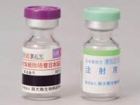 日本脳炎ワクチンで、溶解の上、皮下に注射します